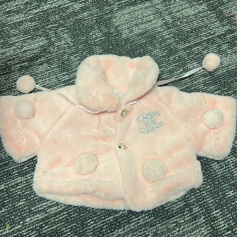 Another stunning cape ! Puffy , super warm , super beautiful